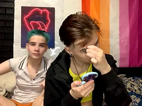 Kim  Ray online show from November 17, 2025, 2:10 pm