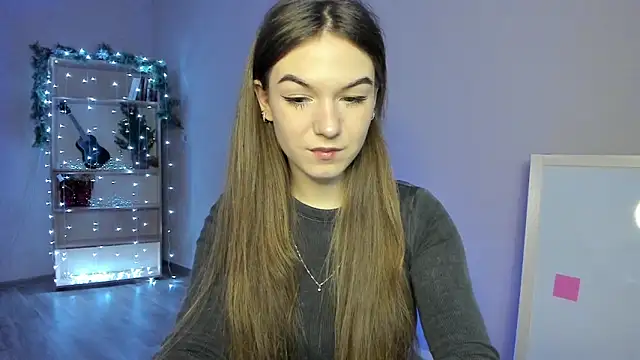 luna lust 212 online show from December 18, 2025, 4:28 am