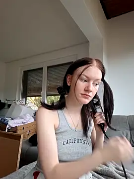 Snapshot of Lilly_hase chatting on November 28, 2025, 8:14 am Lilly hase online show from November 28, 2025, 8:14 am