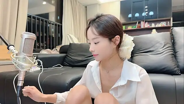 Snapshot of Butterbear chatting on May 6, 2026, 1:15 pm Butterbear online show from May 6, 2026, 1:15 pm