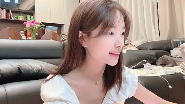 Snapshot of Butterbear chatting on May 20, 2026, 1:08 pm Butterbear online show from May 20, 2026, 1:08 pm