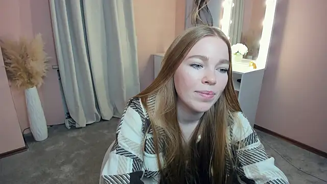 LavetaShiroma online show from November 18, 2025, 4:10 pm