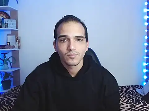 Snapshot of Maax30233 chatting on November 19, 2025, 2:06 pm Maax30233 online show from November 19, 2025, 2:06 pm