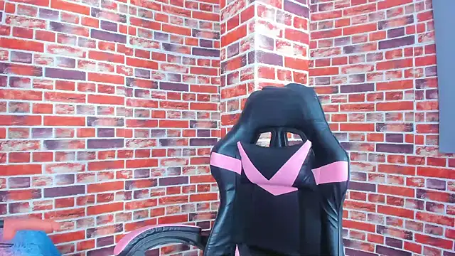 Nyra Rose online show from December 17, 2025, 4:28 am