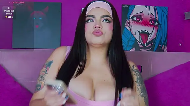 antonella contti  online show from December 15, 2025, 7:52 pm