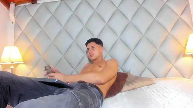 ZeusBrant online show from April 23, 2026, 2:08 pm