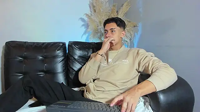 ZeusBrant online show from April 22, 2026, 1:40 pm