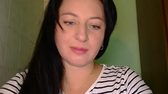 Snapshot of MelinaAx chatting on December 16, 2025, 10:14 pm MelinaAx online show from December 16, 2025, 10:14 pm