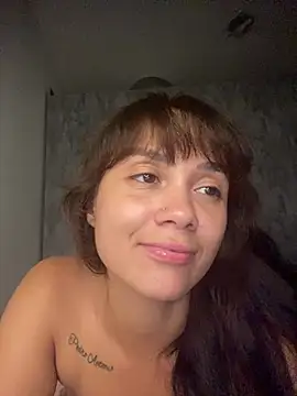 carolsapequinha online show from May 25, 2026, 3:39 am