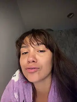 carolsapequinha online show from May 17, 2026, 1:33 pm