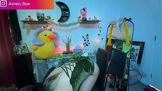 AshenRoe online show from April 5, 2026, 7:20 pm