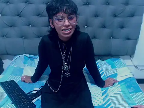 Snapshot of AsmodeaDominatrix chatting on November 19, 2025, 9:04 pm AsmodeaDominatrix online show from November 19, 2025, 9:04 pm