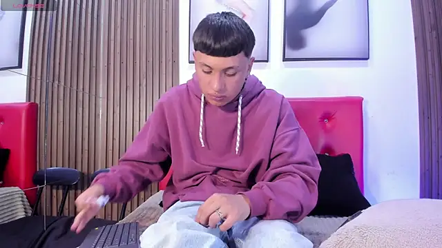 Snapshot of Sweet_Smiith chatting on November 26, 2025, 7:25 pm Sweet Smiith online show from November 26, 2025, 7:25 pm