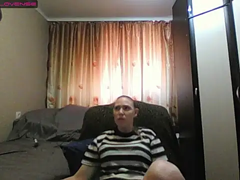 JenniDeep online show from April 14, 2026, 11:04 am