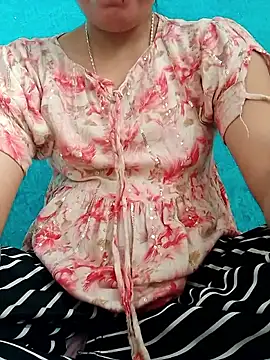 Snapshot of isha_sharma2002 chatting on November 25, 2025, 10:26 am isha sharma2002 online show from November 25, 2025, 10:26 am