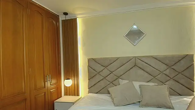 Laracooper  online show from February 5, 2026, 8:04 pm