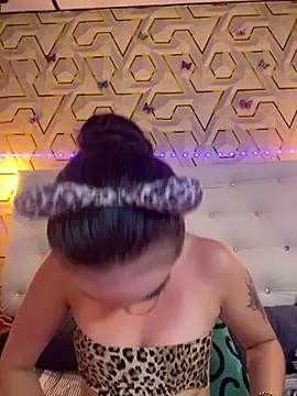 MelanyyJhonson15 online show from February 5, 2026, 1:56 am