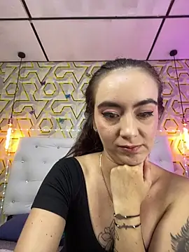 MelanyyJhonson15 online show from June 5, 2026, 8:25 pm