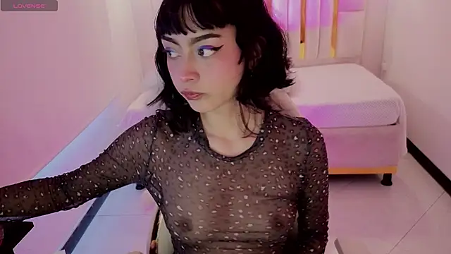 Snapshot of Crystall_sweett chatting on November 23, 2025, 7:24 pm Crystall sweett online show from November 23, 2025, 7:24 pm