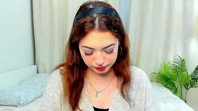 Snapshot of OlaGrayer chatting on November 21, 2025, 2:38 pm OlaGrayer online show from November 21, 2025, 2:38 pm