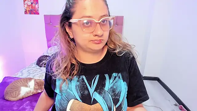 AnnieAtHome online show from November 20, 2025, 9:15 pm