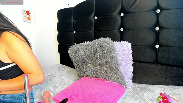 Dulce1 sofia01 online show from November 26, 2025, 2:50 pm