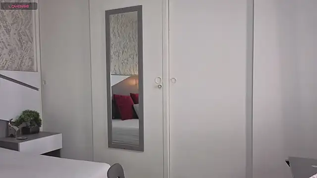 Sasha Wolff online show from April 16, 2026, 9:04 pm