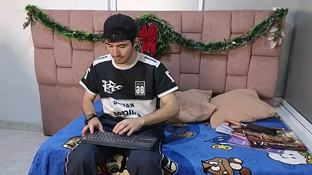 Snapshot of BryanTowers chatting on November 18, 2025, 2:49 am BryanTowers online show from November 18, 2025, 2:49 am