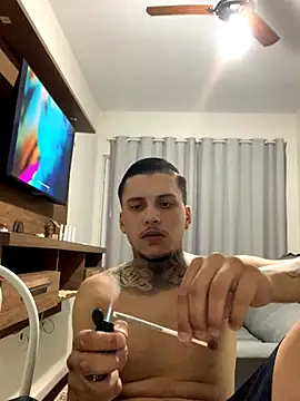 Snapshot of Ryanzl017 chatting on November 18, 2025, 9:51 pm Ryanzl017 online show from November 18, 2025, 9:51 pm