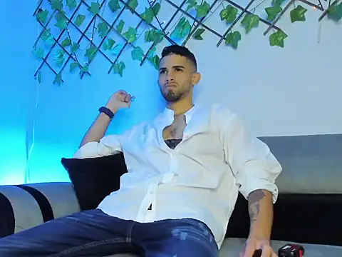 Snapshot of Angel_blue1 chatting on November 28, 2025, 12:33 am Angel blue1 online show from November 28, 2025, 12:33 am