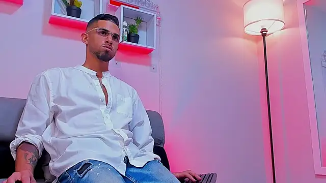 Snapshot of Angel_blue1 chatting on November 25, 2025, 3:18 am Angel blue1 online show from November 25, 2025, 3:18 am