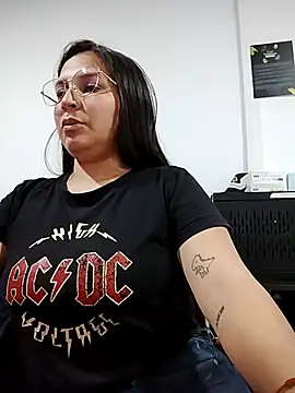 OliviaMartinez2 online show from November 21, 2025, 11:37 pm