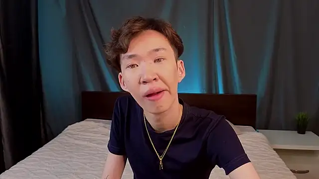 islendtakumi online show from November 15, 2025, 3:32 am