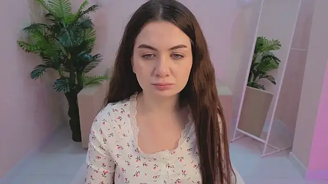 Lilia Crown online show from November 23, 2025, 3:44 pm