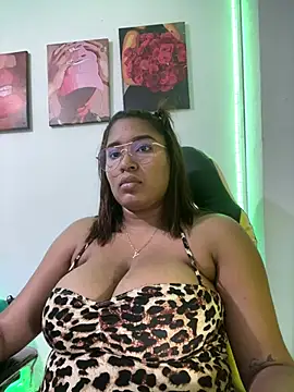 morena-2025 online show from April 25, 2026, 11:02 pm