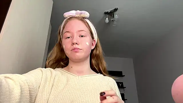 FerminaDepaula online show from November 24, 2025, 9:42 am