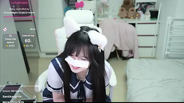 kimhyeona2005 online show from December 18, 2025, 12:42 pm