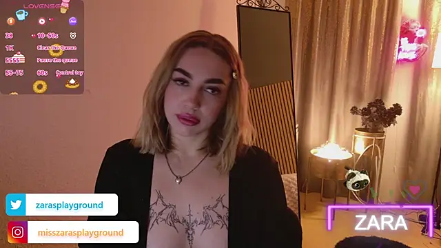 Snapshot of ZarasPlayground chatting on April 19, 2026, 6:43 pm ZarasPlayground online show from April 19, 2026, 6:43 pm