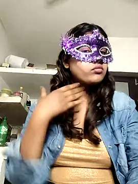 TINA9900 online show from November 14, 2025, 5:05 pm