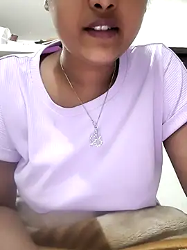 TINA9900 online show from December 3, 2025, 9:42 am