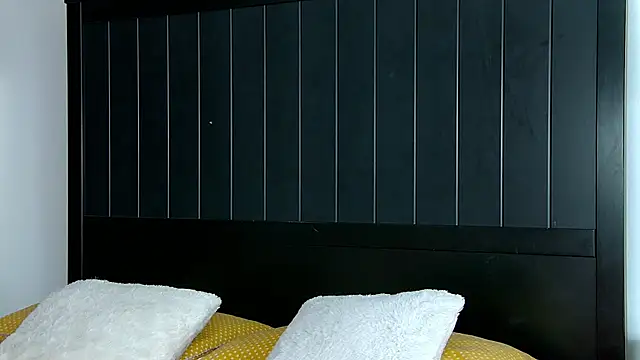 TaliaRoss online show from November 26, 2025, 8:31 pm