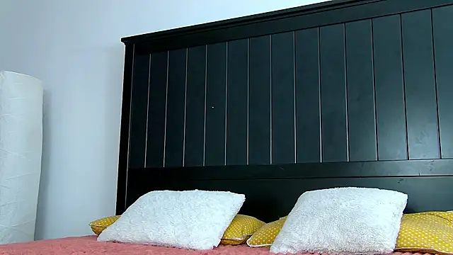 TaliaRoss online show from November 24, 2025, 8:53 pm