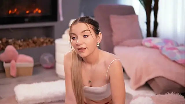 SkyEyesLuna online show from February 18, 2026, 3:59 am