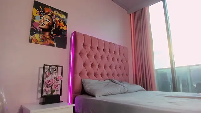 Snapshot of VanillaFlo chatting on February 16, 2026, 6:01 am VanillaFlo online show from February 16, 2026, 6:01 am