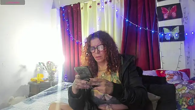 Snapshot of OpheliA_TintA chatting on November 21, 2025, 8:08 pm OpheliA TintA online show from November 21, 2025, 8:08 pm