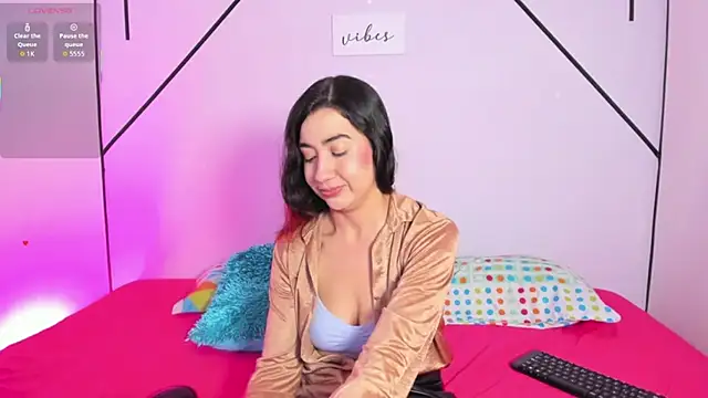 Snapshot of VictoriaRouge_ chatting on November 25, 2025, 1:00 pm VictoriaRouge online show from November 25, 2025, 1:00 pm