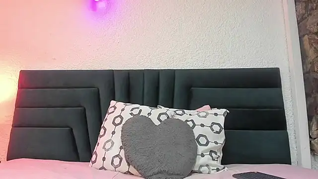 VictoriaRouge  online show from February 26, 2026, 4:12 am