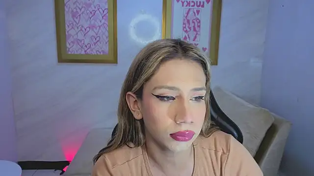 Evy Luxx v online show from April 18, 2026, 3:31 am