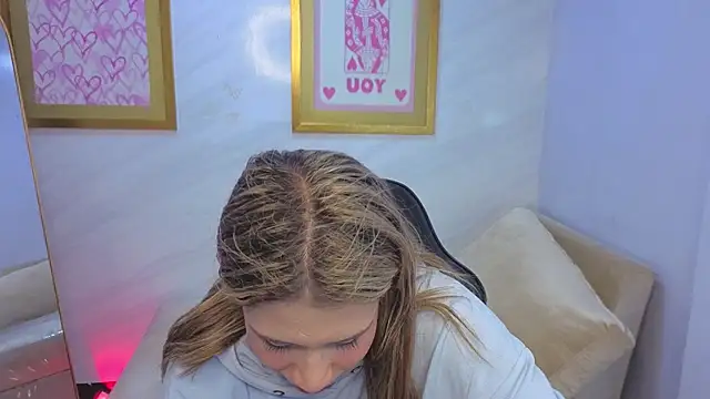 Evy Luxx v online show from April 11, 2026, 7:45 am