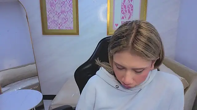 Evy Luxx v online show from April 10, 2026, 3:24 am